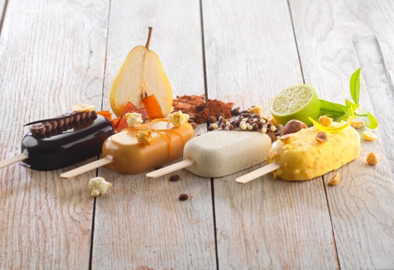 Des entremets pâtissiers trompe-l’œil pour éveiller la gourmandise estivale